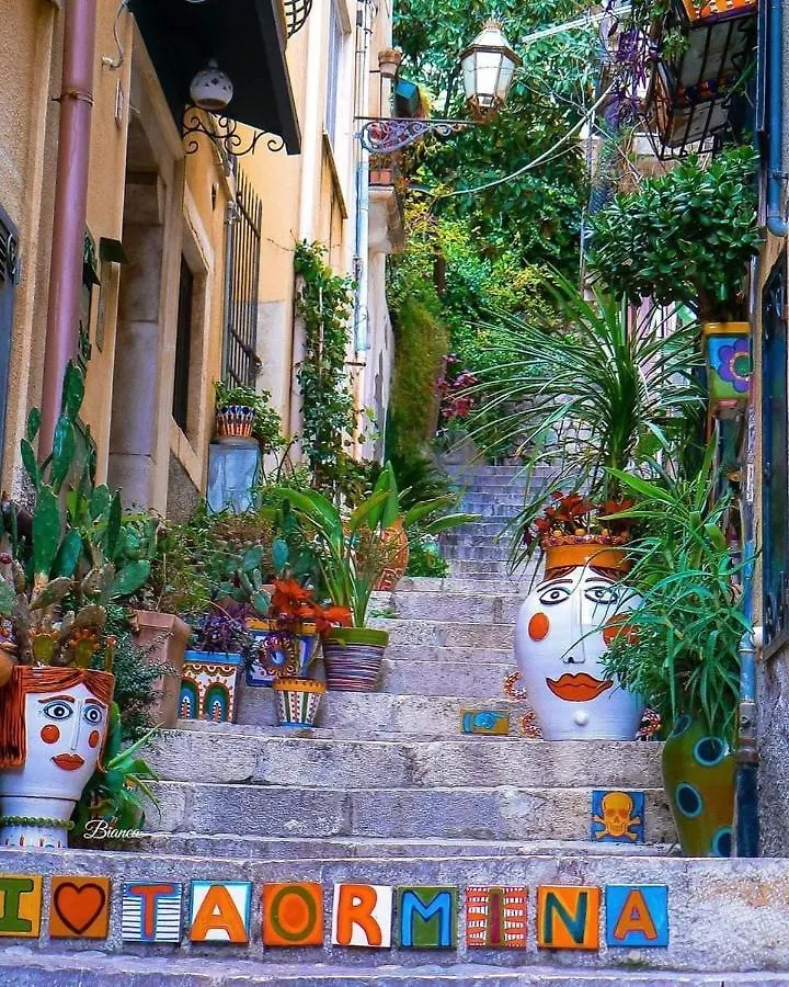 Anto'S Apartment Taormina Italy